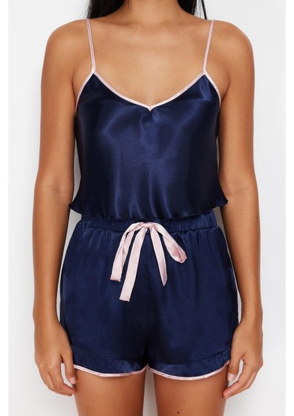 Kadın Polyester V Yaka Askılı Kol Saten Biye ve Kurdele Detaylı Ip Askılı Dokuma Pijama Takımı