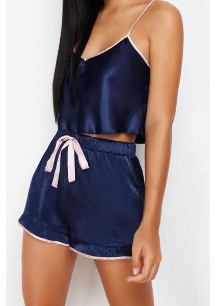 Kadın Polyester V Yaka Askılı Kol Saten Biye ve Kurdele Detaylı Ip Askılı Dokuma Pijama Takımı