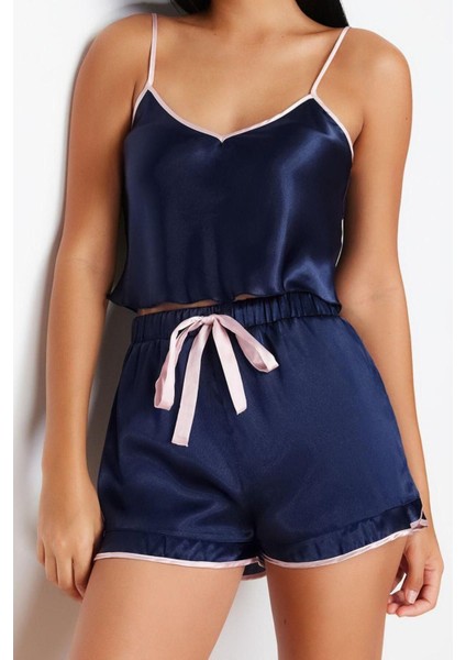Kadın Polyester V Yaka Askılı Kol Saten Biye ve Kurdele Detaylı Ip Askılı Dokuma Pijama Takımı