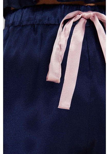 Kadın Polyester V Yaka Askılı Kol Saten Biye ve Kurdele Detaylı Ip Askılı Dokuma Pijama Takımı