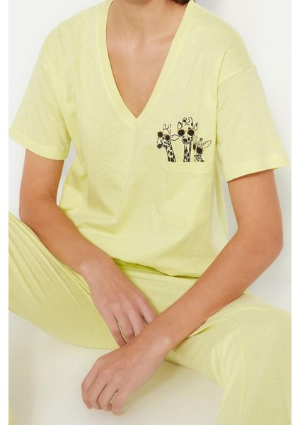 Kadın Pamuk V Yaka Kısa Kol Baskılı Cep Detaylı Geniş Kalıp T-Shirt Pantolon Örme Pijama Takımı modelleri