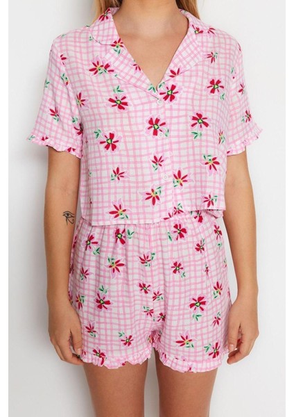 Kadın Viskon Gömlek Yaka Kısa Kol Pembe Çiçek Desenli Viskon Gömlek-Şort Dokuma Pijama Takımı