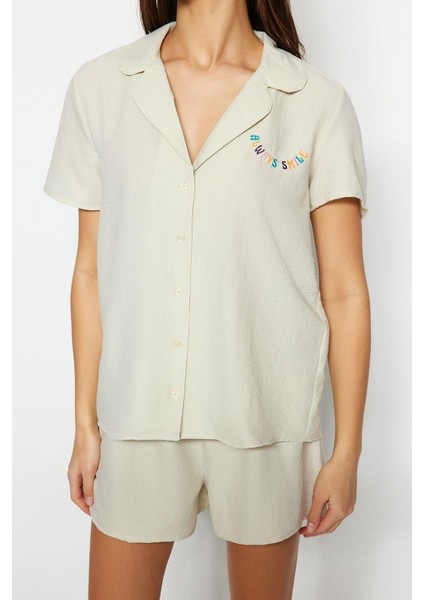 Kadın Polyester Gömlek Yaka Kısa Kol Açık Bej Slogan Nakışlı Gömlek-Şort Dokuma Pijama Takımı