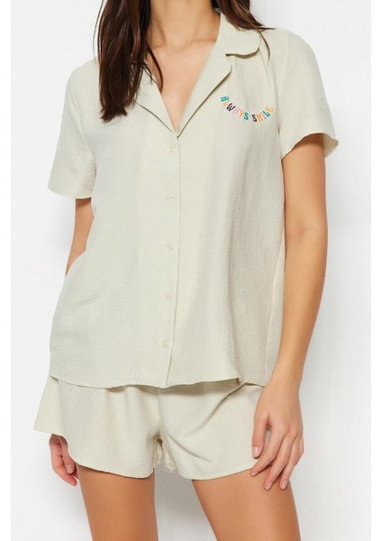 Kadın Polyester Gömlek Yaka Kısa Kol Açık Bej Slogan Nakışlı Gömlek-Şort Dokuma Pijama Takımı