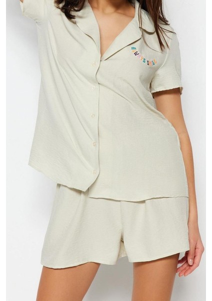 Kadın Polyester Gömlek Yaka Kısa Kol Açık Bej Slogan Nakışlı Gömlek-Şort Dokuma Pijama Takımı