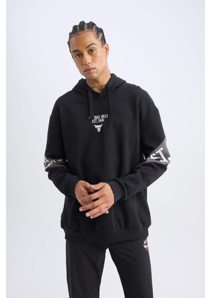 Fit NBA Chicago Bulls Boxy Fit Kapüşonlu Sırt Baskılı Kalın Sweatshirt U9853AZ24AU fırsatları
