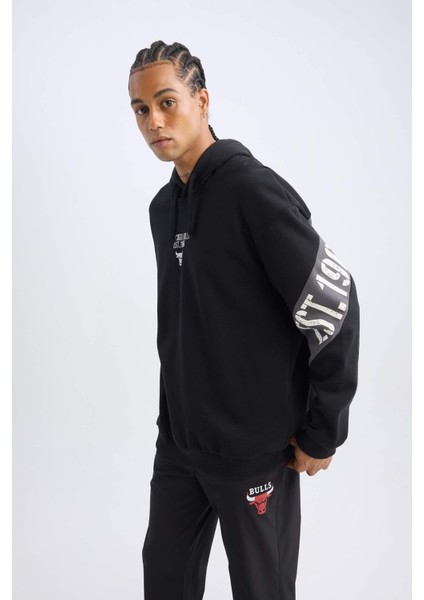 Fit NBA Chicago Bulls Boxy Fit Kapüşonlu Sırt Baskılı Kalın Sweatshirt U9853AZ24AU indirimleri