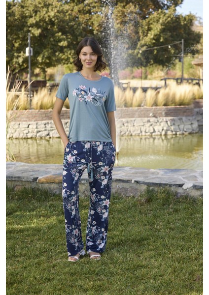 Kadın Çiçek ve Yaprak Desenli ve Baskılı Pijama Takımı 24103