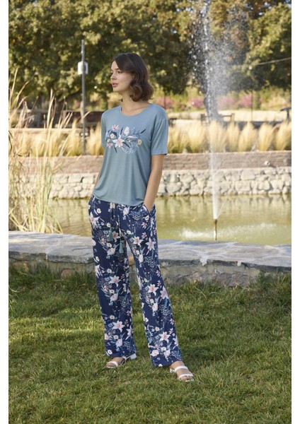 Kadın Çiçek ve Yaprak Desenli ve Baskılı Pijama Takımı 24103