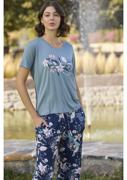Kadın Çiçek ve Yaprak Desenli ve Baskılı Pijama Takımı 24103