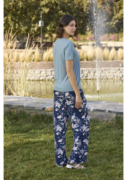 Kadın Çiçek ve Yaprak Desenli ve Baskılı Pijama Takımı 24103