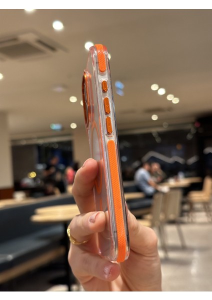 iPhone 16 Uyumlu Darbelere Karşı Korumalı Magsafe Özellikli Turuncu Detaylı Sararmaz Şeffaf Kılıf