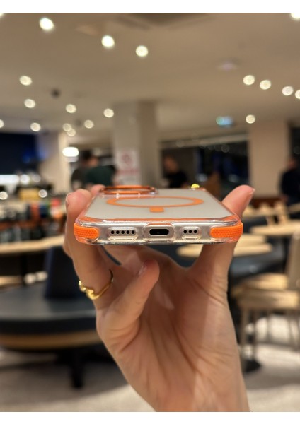 iPhone 16 Uyumlu Darbelere Karşı Korumalı Magsafe Özellikli Turuncu Detaylı Sararmaz Şeffaf Kılıf