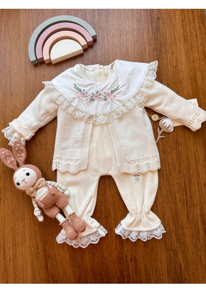 Ellie Kız Bebek Organik Pamuklu Çiçek Nakışlı Dantelli Kadife Tulum ve Hırka Takımı indirimleri