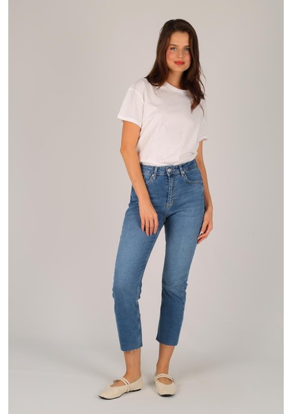 Kadın Mavi Paçası Kesik Likralı Jean