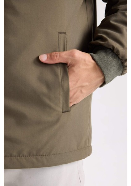 Su İtici Regular Fit Kolej Yaka Fermuarlı Çift Cepli Mevsimlik Baharlık Bomber Ceket Mont D8486AX24WN indirimleri