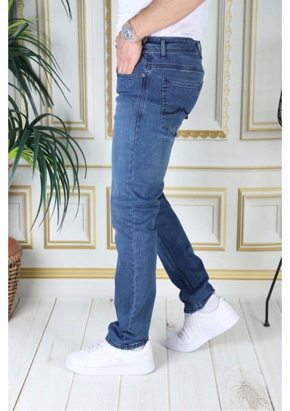 Erkek Açık Mavi Renk Regular Fit Rahat Kesim Esnek Likralı Denim Jeans Şık Kot Pantolon