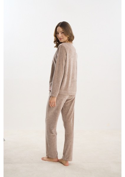 16263 Bayan Nakışlı Kadife Pijama Takım modelleri