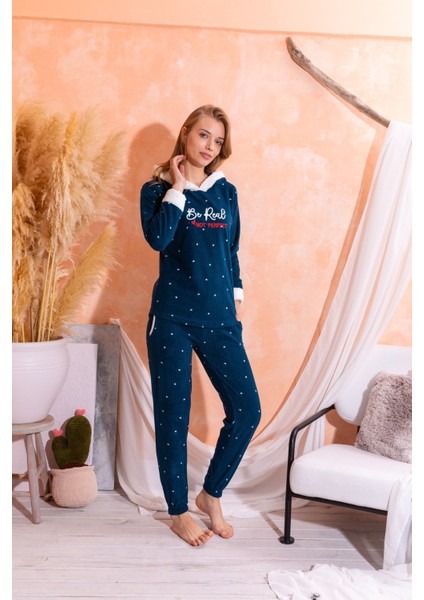 Kapüşonlu Kışlık Kadın Peluş Polar Pijama Takımı - Yeni Yıl Pijaması