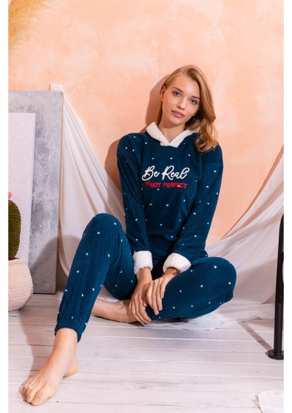 Kapüşonlu Kışlık Kadın Peluş Polar Pijama Takımı - Yeni Yıl Pijaması
