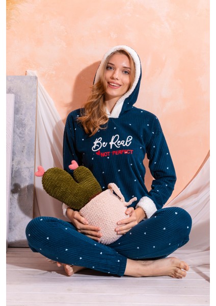 Kapüşonlu Kışlık Kadın Peluş Polar Pijama Takımı - Yeni Yıl Pijaması
