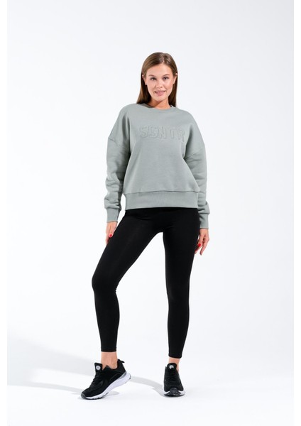 724511_Kadın Oversize Sweatshirt - Aplike Nakışlı, Yuvarlak Yaka, Günlük Rahat Spor Giyim modelleri