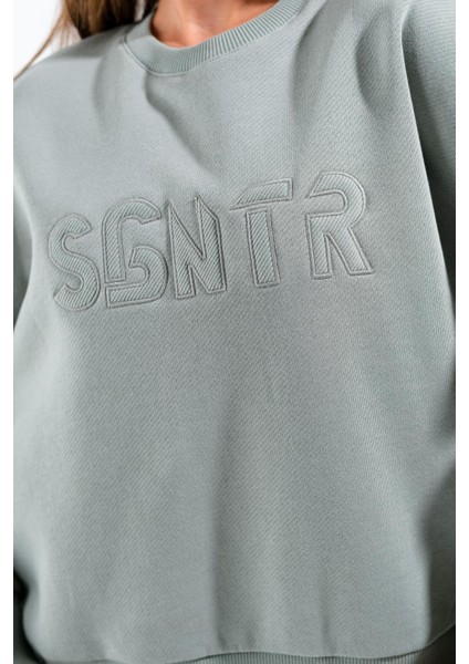 724511_Kadın Oversize Sweatshirt - Aplike Nakışlı, Yuvarlak Yaka, Günlük Rahat Spor Giyim indirimleri