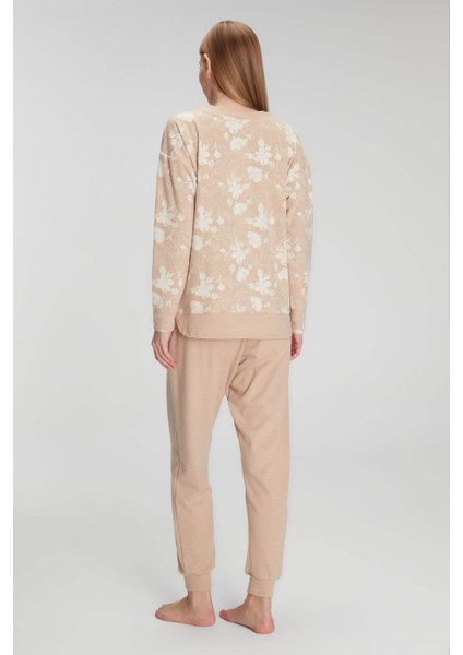 11240 Kadın Jakarlı Uzun Kol V Yaka Pijama Takımı modelleri