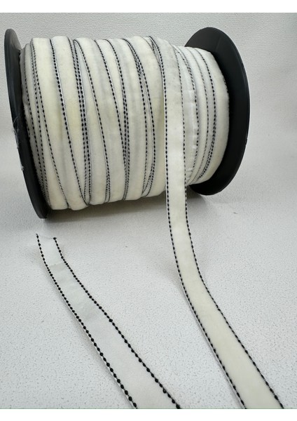 1.5 cm Puntalı Kadife-5 Metre-(Ekru/siyah)