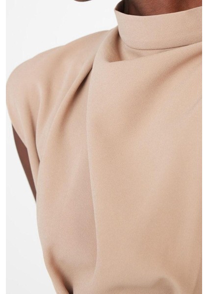 Moda Kolsuz Dik Yaka Midi Elbise Camel Vücuda Oturan Dik Yaka Midi Kalem Etek Dokuma Elbise