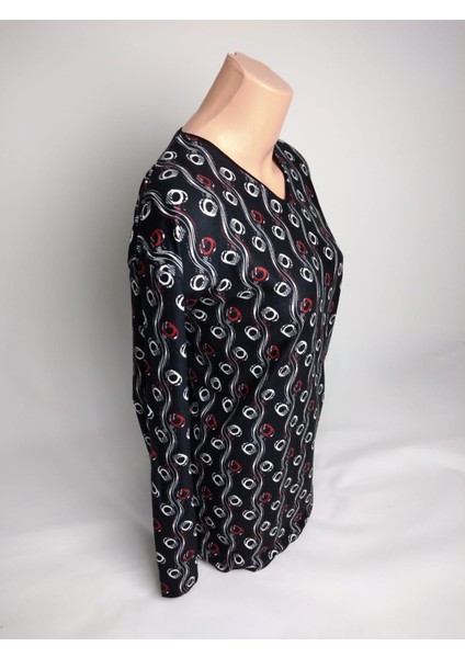 Kadın Siyah Beyaz Desenli V Yaka Uzun Kollu Yanları Yırtmaçlı Mevsimlik Süet Anne Penye Tişört Bluz