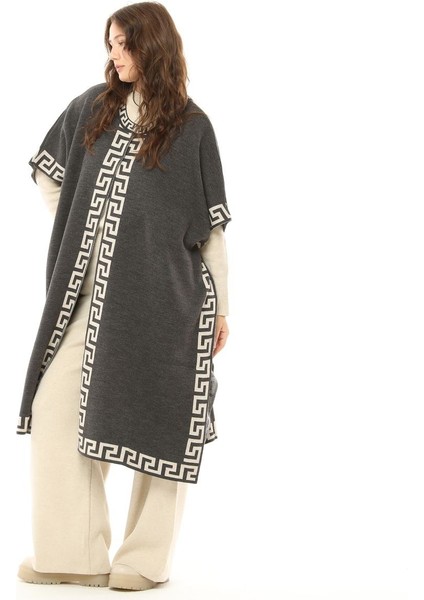 Kadın Star Model Desenli Çıtçıt Detaylı Oversize Kalın Panço
