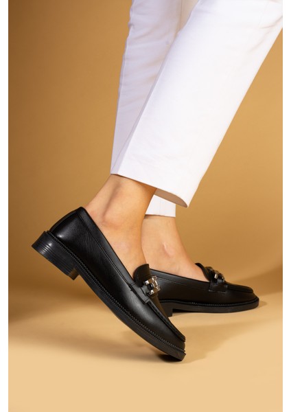 Kalın Gold Zincir Detaylı Rahat Kalıp Kadın Loafer Ayakkabı 001-5000-24 modelleri