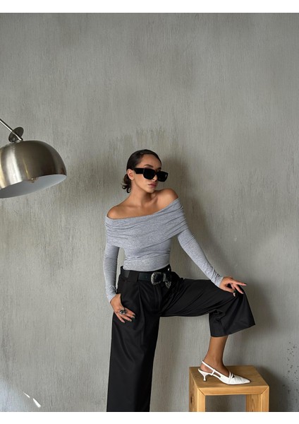 Kadın Gri Madonna Yaka Likralı Viskon Uzun Kollu Bluz 28218 fırsatları