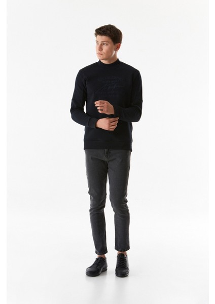 Yazı Nakışlı Dik Yaka Sweatshirt fiyatları