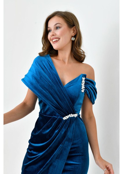 Kadın Taş ve Yırtmaç Detaylı Kadife Abiye Elbise NBS9361 fırsatları