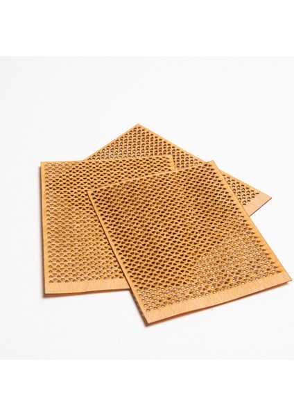 Delikli model ( üçgen ) ahşap mum fitili ve yapışkanlı fitil sehpası 10 adet ( 75mm x 100mm x 0,5mm )