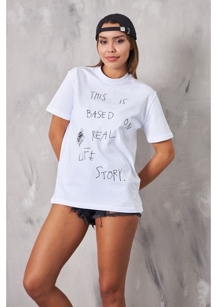 This Is Based On Real Story Yazılı Beyaz Kadın T-Shirt indirimleri