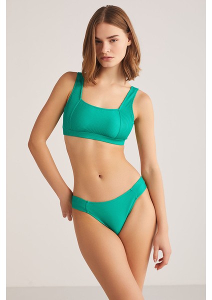 Kelly Bikini