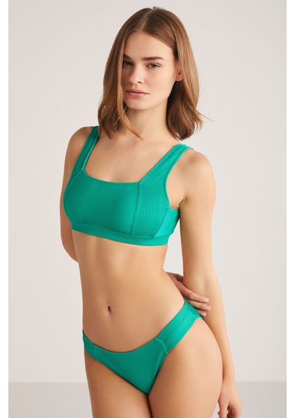 Kelly Bikini