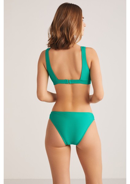 Kelly Bikini