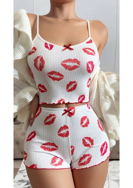 Beyaz Ince Askılı Dudak Desenli Kısa Şortlu Kadın Saten Pijama Takımı