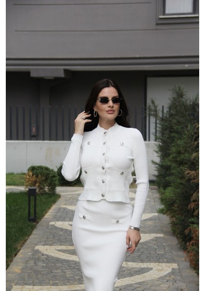 Düğme Detaylı Beyaz Fitilli Hırka Etek Alt Üst Triko Takım