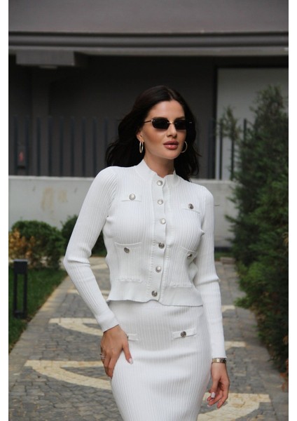 Düğme Detaylı Beyaz Fitilli Hırka Etek Alt Üst Triko Takım