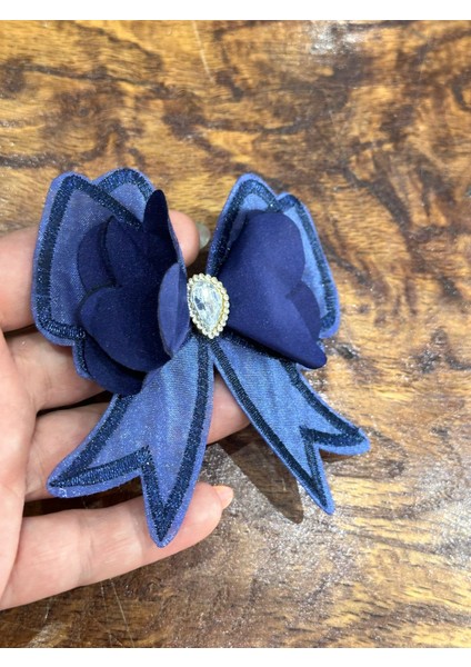 Lacivert Zirkon Taşlı Fiyonk Iğneli Broş Giyim Aksesuarı 8x8 cm fiyatları