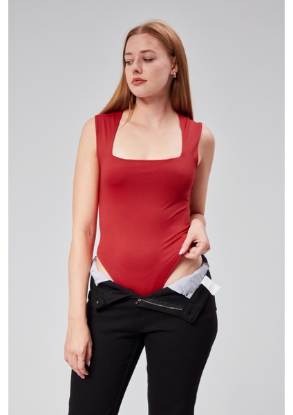 Kırmızı Sıfır Kol Kare Yaka Dekolteli Çıtçıtlı Bodysuit