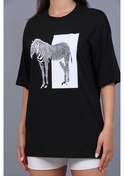 Zebra Baskılı Pamuklu Oversize Kadın Siyah Tshirt