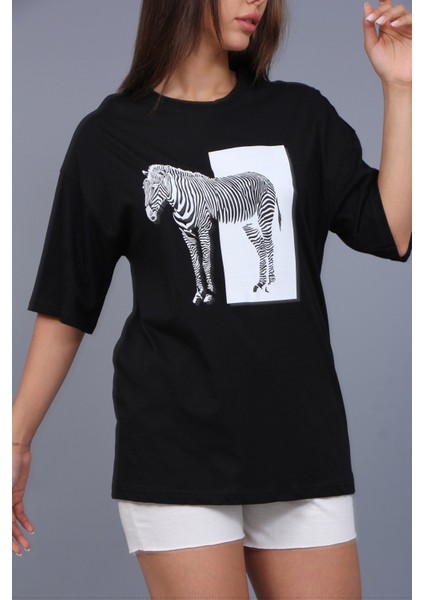 Zebra Baskılı Pamuklu Oversize Kadın Siyah Tshirt