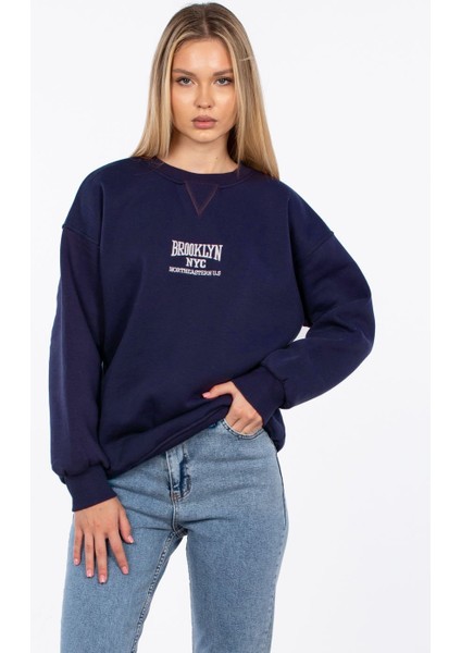 Bisiklet Yaka Yazı Nakışlı Sweatshirt - Lacivert