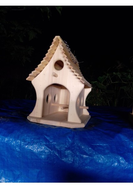 Şato Askılı Ahşap El Işçiliği Kuş Yem Liği 30 x 30 cm modelleri